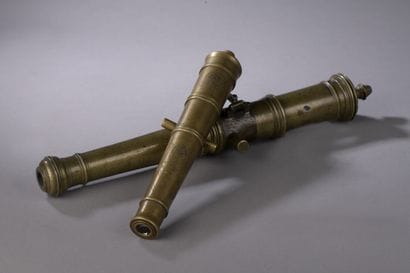 Modèle de canon en bronze à deux anses en...