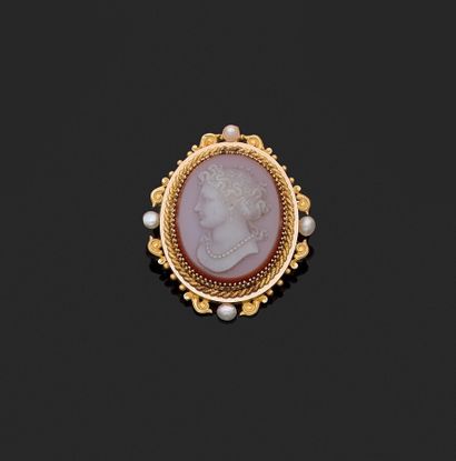 Broche en or jaune 750 millièmes ornée au...