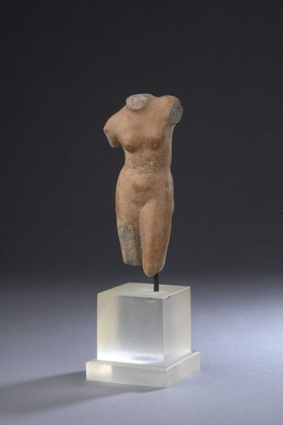 Torse féminin d'Aphrodite Anadyomène

Terre-cuite...
