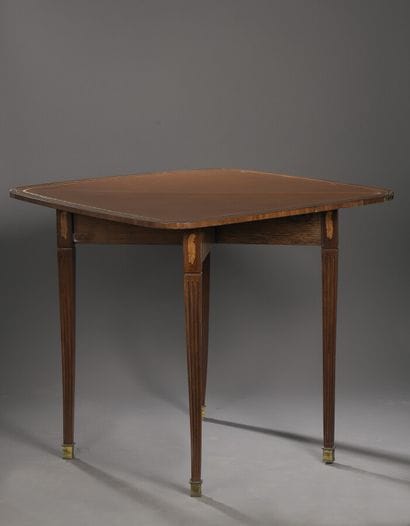 Table à jeux à plateau triangulaire dépliant...