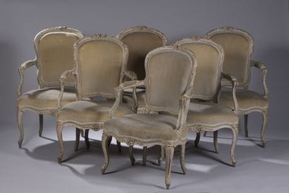Suite de six fauteuils à dossier en cabriolet...