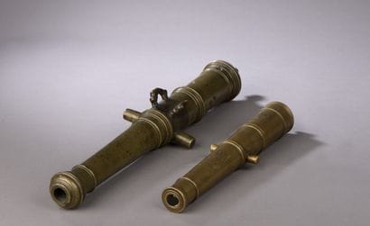 Modèle de canon en bronze à deux anses en...