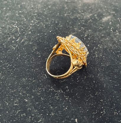 Bague en or jaune 750 millièmes sertie d'une...