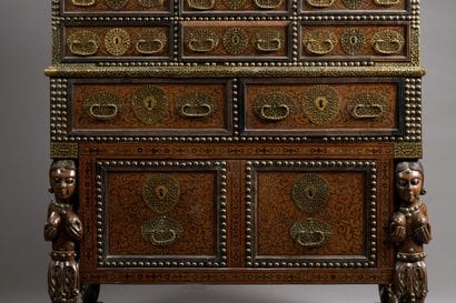 Cabinet sur piètement dit 