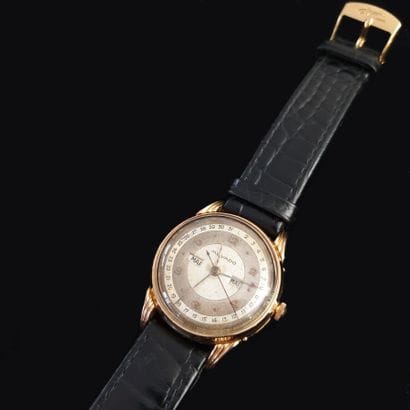 MOVADO

Montre bracelet en or 750 millièmes...