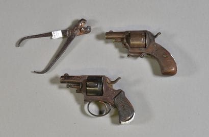 BELGIUM

Lot of two Bulldog revolvers 

Mechanism...