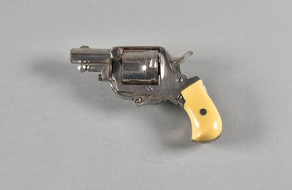 FRANCE

Bulldog Revolver 

Nickel-plated...