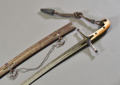 GREAT BRITAIN

Oriental style sabre 

Iron...