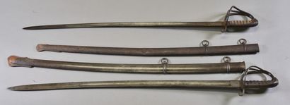 GREAT BRITAIN

Set of two cavalry swords...