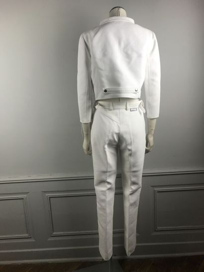 COURREGES

Ensemble en coton blanc surpiqué...