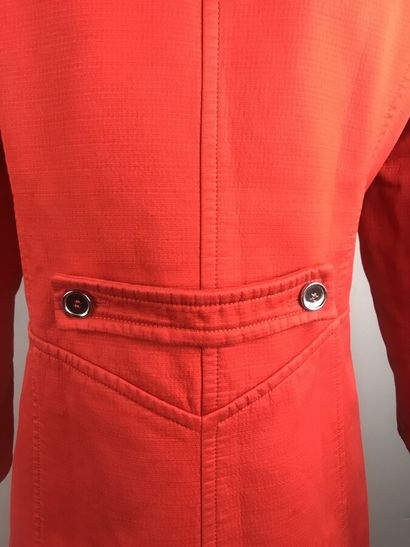 COURREGES

Robe en satin de coton rouge vermillon,...