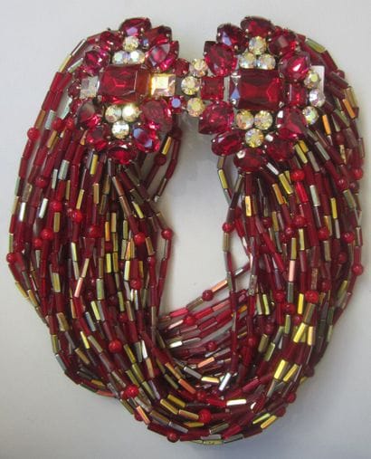 NINA RICCI portant le n°7730

Somptueux collier...