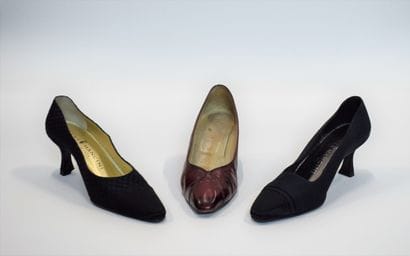RENE MANCINI

Un lot de trois paires d'escarpins...