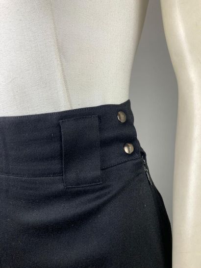 ALAIA

Jupe courte ajustée en gabardine de...