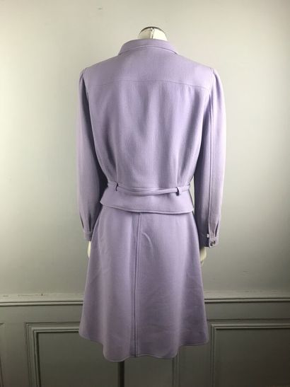 COURREGES

Ensemble en crêpe de laine parme...