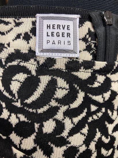 HERVE LEGER

Robe en maille près du corps,...