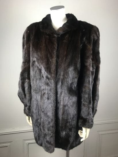 ANONYME

Veste 3/4 en vison dark pleines...