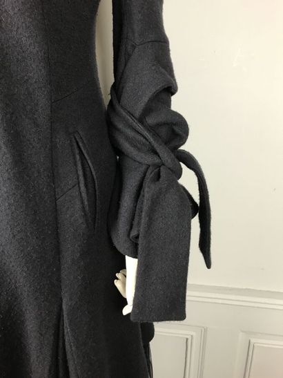 GARDEM Paris

Manteau long en lainage noir,...
