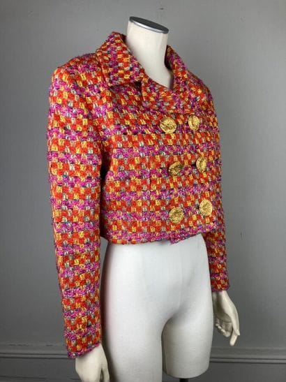 CHRISTIAN LACROIX

Veste courte en tweed...