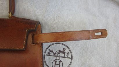 HERMES Paris

Kelly 32 bag in beige pigskin,...