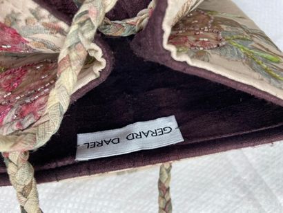 GERARD DAREL

Sac en toile florale beige...