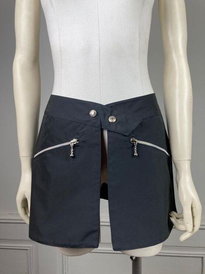 MUGLER Trademark

Circa 1990

Sur jupe en...