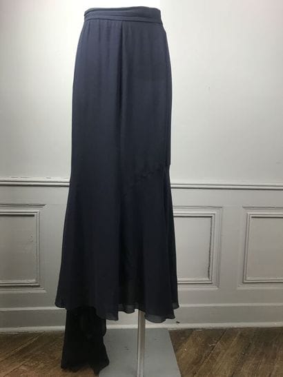 CHANEL Boutique automne 1993

Jupe longue...