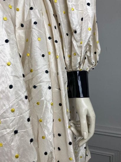 TAN GIUDICELLI

Circa 1975

Robe en soie...