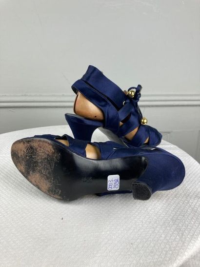 CHRISTIAN LACROIX by Sidonie Larizzi

Pair...