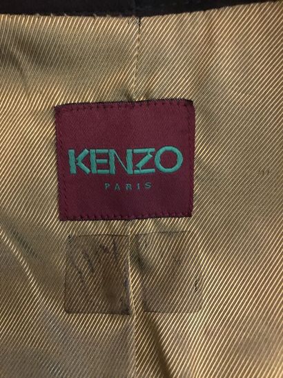 KENZO

Long manteau en cuir marron, petit...