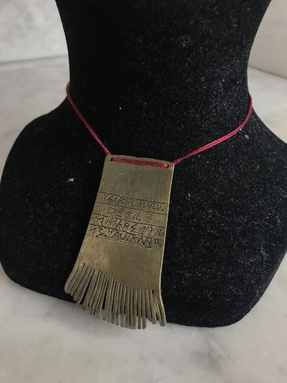 ISABEL MARANT

Lot comprenant deux pendentifs...