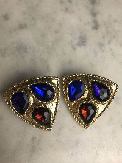 ANONYME

Lot comprenant une paire de boucles...