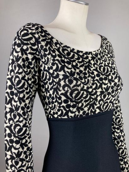 HERVE LEGER

Robe en maille près du corps,...