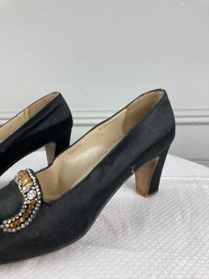 SALVATORE FERRAGAMO

Paire d'escarpins en...