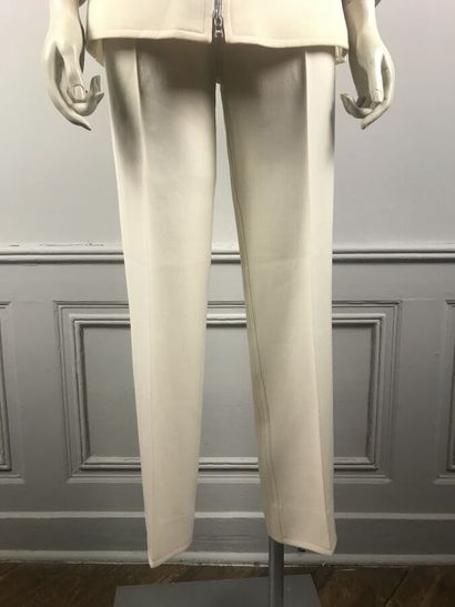 COURREGES

Ensemble gabardine de laine écrue...