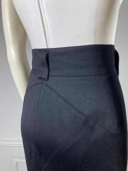 ALAIA

Jupe courte ajustée en gabardine de...