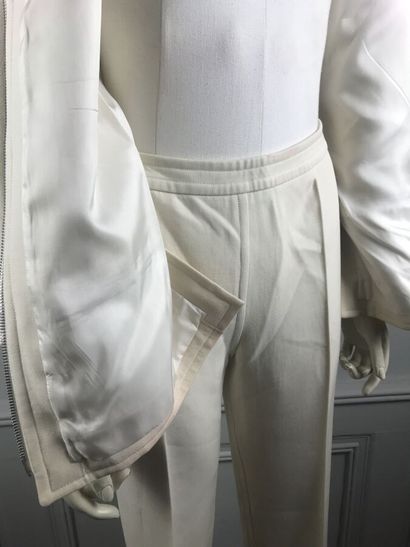 COURREGES

Ensemble gabardine de laine écrue...