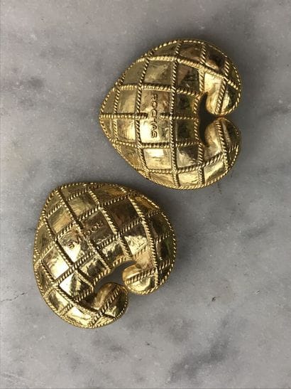 ROCHAS

Lot comprenant deux broches identiques,...