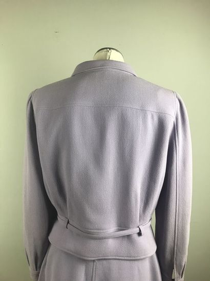 COURREGES

Ensemble en crêpe de laine parme...