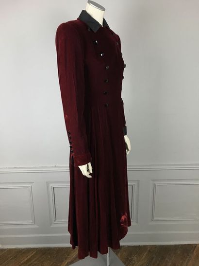 NINA RICCI 

Bolduc portant les inscriptions...