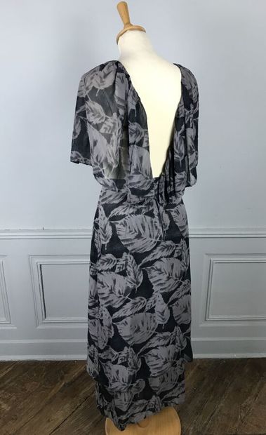 CACHAREL

Circa 1970

Robe en viscose noir...