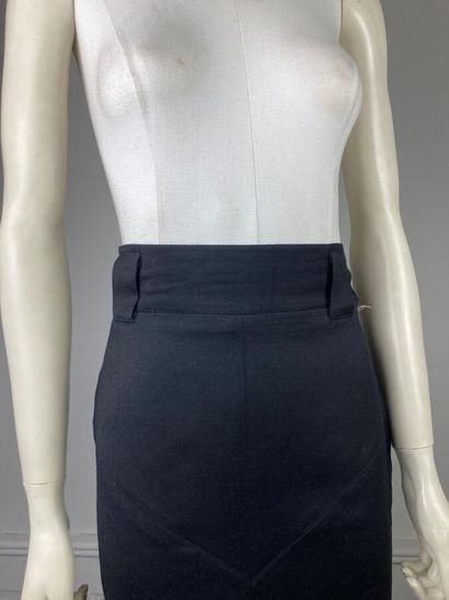 ALAIA

Jupe courte ajustée en gabardine de...