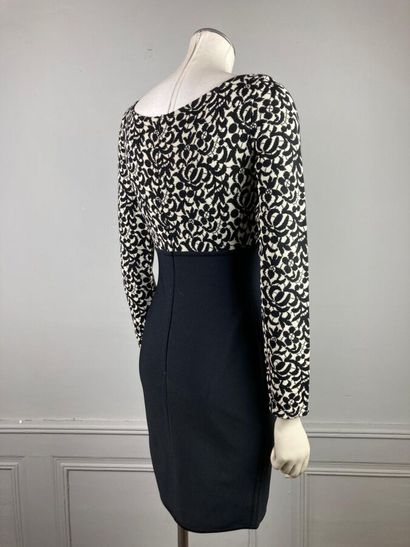 HERVE LEGER

Robe en maille près du corps,...