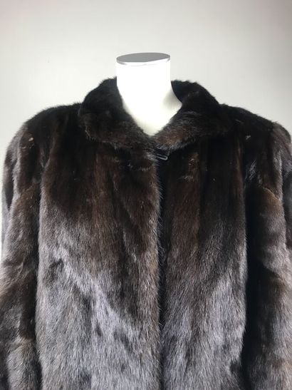 ANONYME

Veste 3/4 en vison dark pleines...