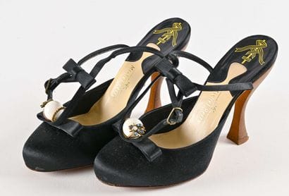 MICHEL PERRY

Paire d'escarpins en satin...