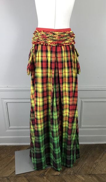 LIE SANG BONG

Jupe extra longue ou robe...