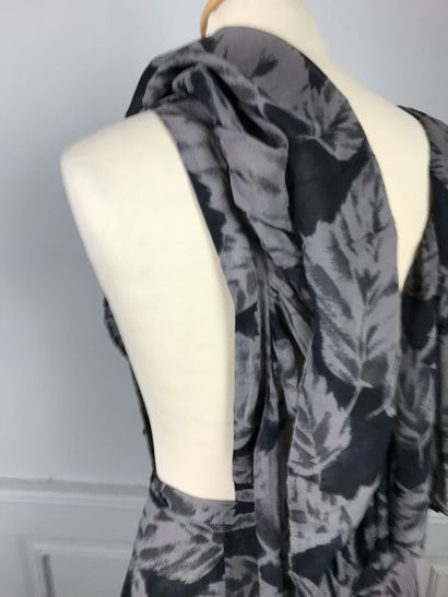CACHAREL

Circa 1970

Robe en viscose noir...