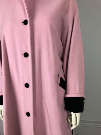CHANTAL THOMASS

Manteau long en drap rose,...