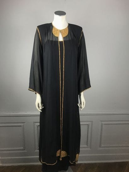 CHLOE

Ensemble en crêpe de soie noir gansé...