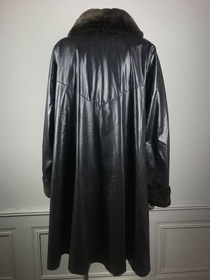 RIZAL

Parka 7/8ème réversible en castor...